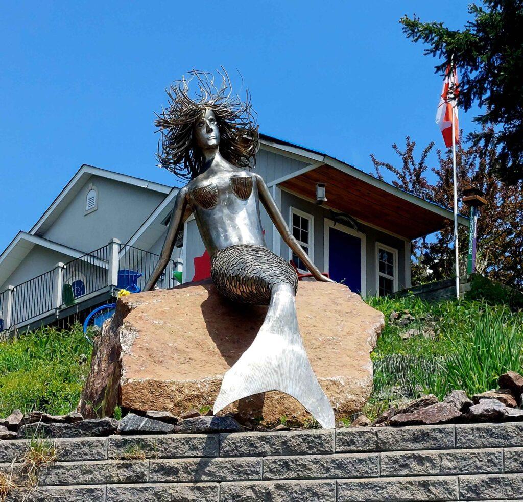 marina the mermaid sculpture